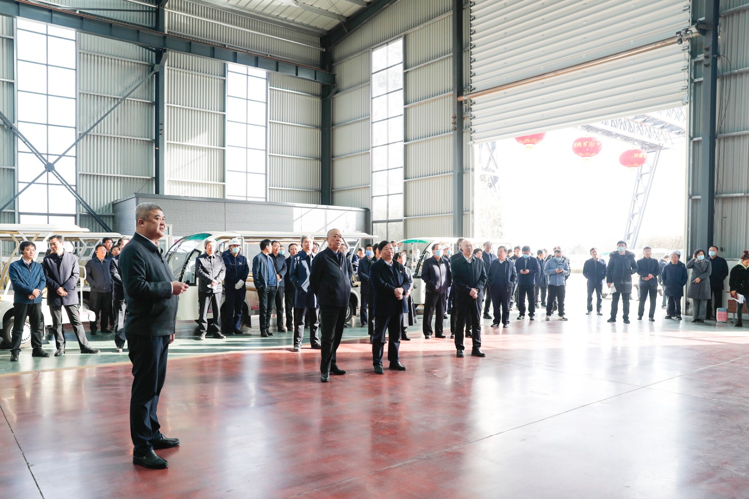新鄉(xiāng)市長(zhǎng)王登喜率重點(diǎn)項(xiàng)目觀摩組蒞臨公司智能產(chǎn)業(yè)園調(diào)研